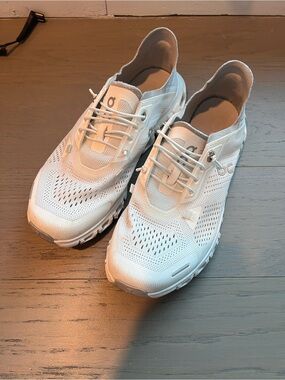 On Cloud 6 Coast white shoes
